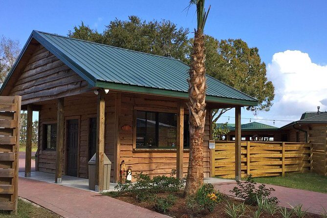 30-Minute Airboat Ride, Lunch, Gem Mining and Park Admission - Lunch with a meal voucher: BBQ value and what to order