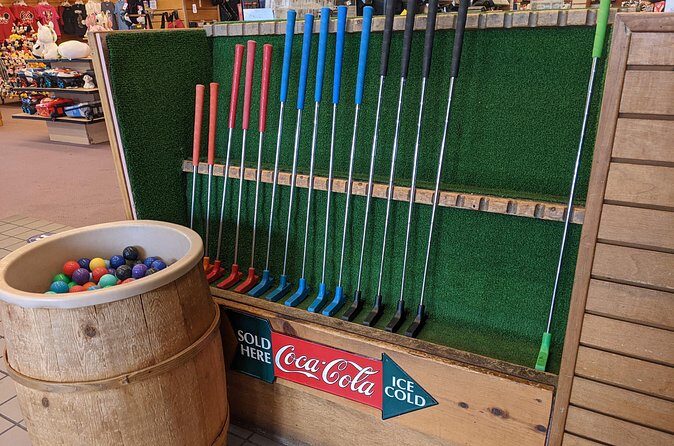 Bonanza Golf & Gifts Entry Ticket in Orlando - The Wild West vibe: from cowboy details to a photo-friendly mountain