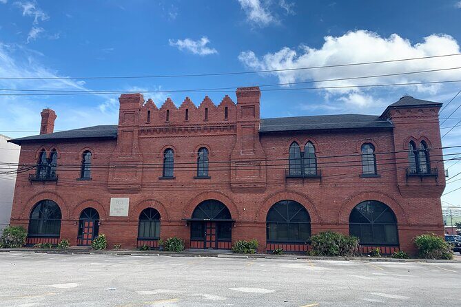 Downtown Sanford Historical Tour - The guide tablet with before-and-after photos: how it helps you see change
