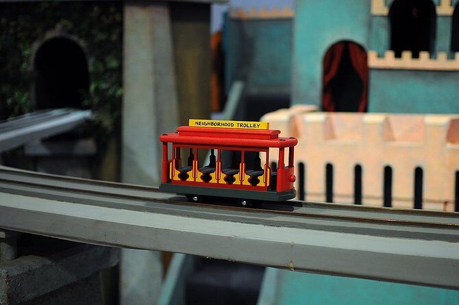 Hello Neighbor! The Mister Rogers Walking Tour! - Perfect For Who? (And Who Might Want to Choose Something Else)