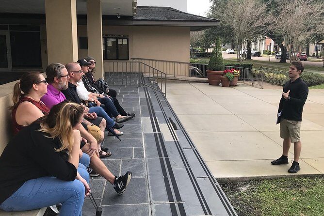Hello Neighbor! The Mister Rogers Walking Tour + Boat Tour - Park Avenue in Winter Park: Fred Rogers sites on foot