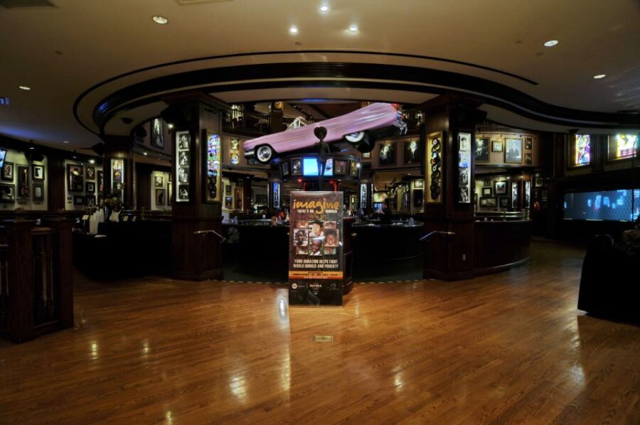 Meal at Hard Rock Cafe Orlando at Universal CityWalk - Logistics basics that matter on the ground