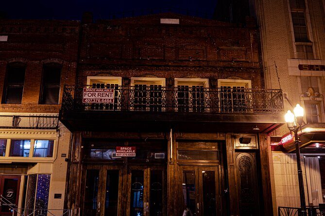 Orlando Ghost Tour: Ominous Otherworld Ghosts & Hauntings - How the Storytelling Feels With Guides Like Taylor and Connie