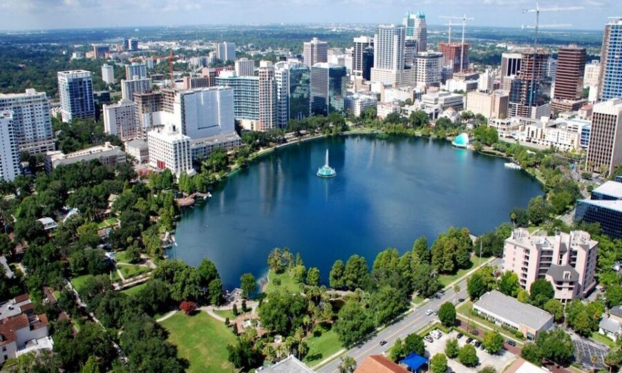 Orlando: Half-Day Sightseeing Tour + Eat & Play Savings Card - A Smart Mix of Orlando in One Day: Lake Eola, Lakes, and Big-Name Stops