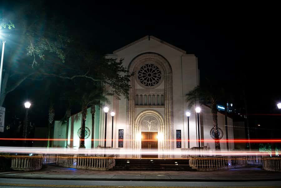 Orlando Haunts: Ghouls and Ghosts Tour - Entering the story at Magnolia & Central