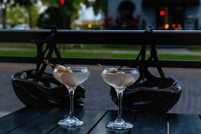 Orlando Night Bike Tour: A Fun Ride Thru the City’s Nightlife - The 7:00 pm timing and small-group feel