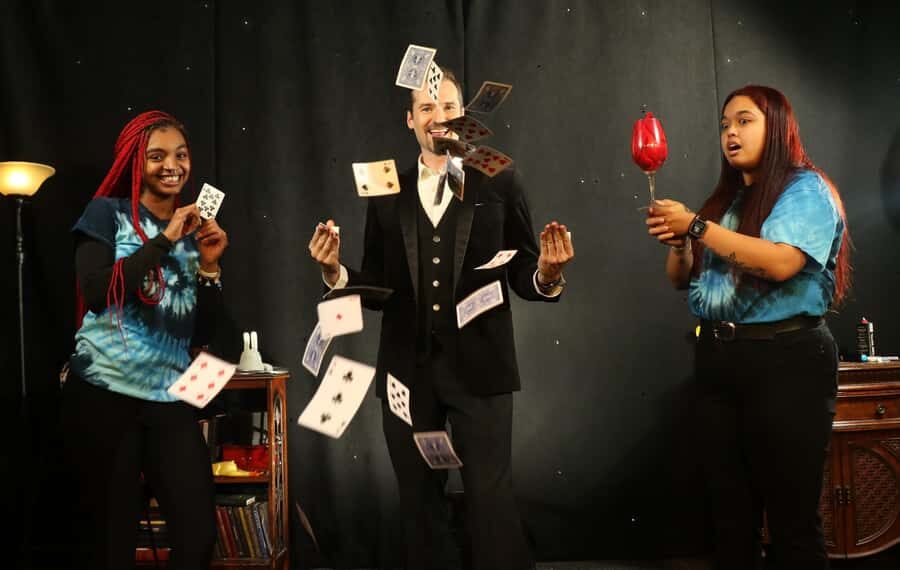 Orlando: The Outta Control Magic Comedy Dinner Show - The Evening Flow: How the 1.5-Hour Experience Moves