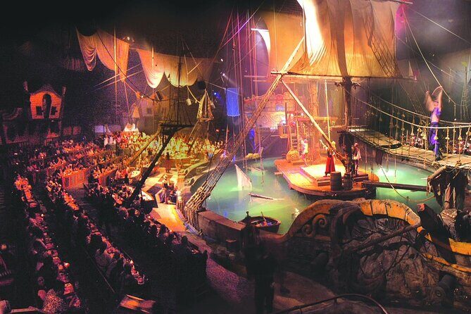 Pirates Dinner Adventure Show in Orlando - The interactive pirate stunt show: why it feels different from a normal theater night