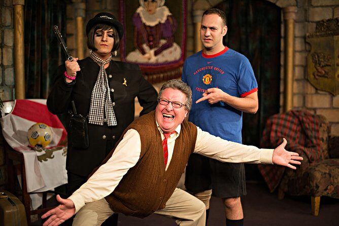 Sleuth's Mystery Dinner Show, Orlando - Where it happens: Gooding’s Plaza area and the meeting point