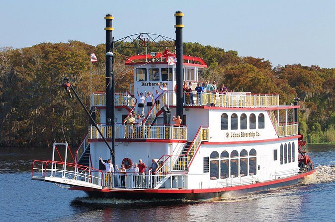 St. Johns River Lunch and Dinner Cruises in Sanford, Florida - Music and service: the cozy part that makes the cruise feel special