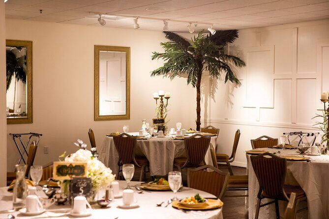 Titanic: First Class Dinner Gala Tickets in Orlando - Captains Cocktail Party: The 1912 mood before the plates arrive