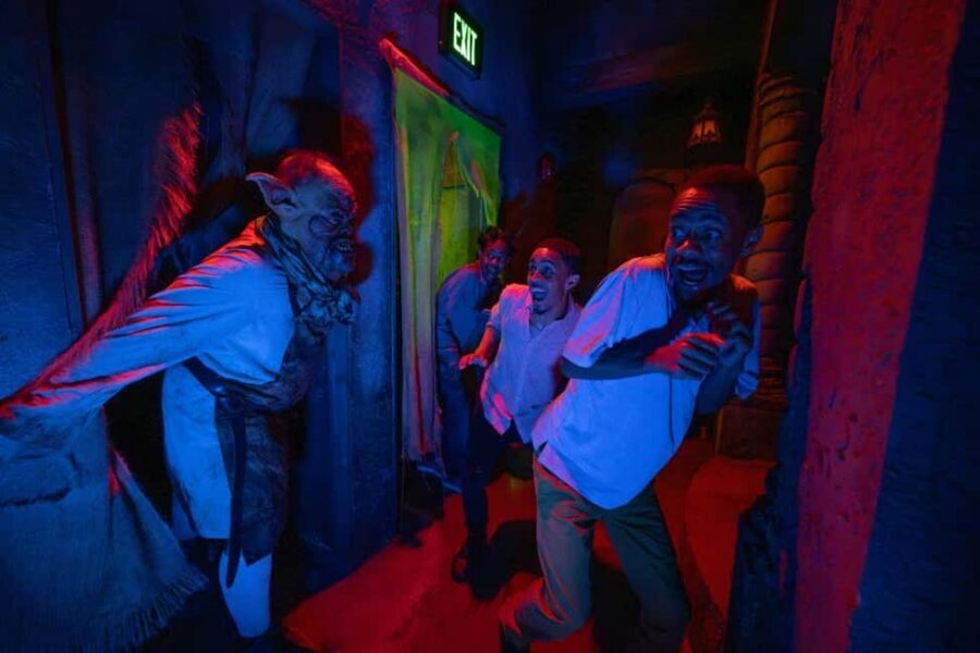 Universal Orlando Resort: Halloween Horror Nights - Tickets, Dates, and the One-Night Reality (6:30 PM–2:00 AM)